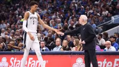 Gregg Popovich seen talking with Victor Wembanyama before Game 3