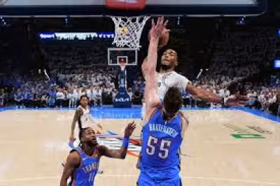 Stephon Castle soars over Hartenstein, but turnovers haunt Spurs in Game 2 loss
