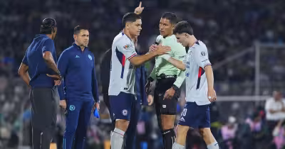 Adalberto Carrasquilla again at the center as Paradela leaves final in tears