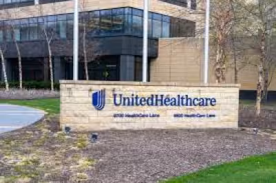 Unh Stock Gains as AI Rollout and Results Lift Shares, But Risks Persist