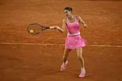 Sorana Cîrstea battles back to beat Eva Lys, reels off 12 straight games at Roland Garros