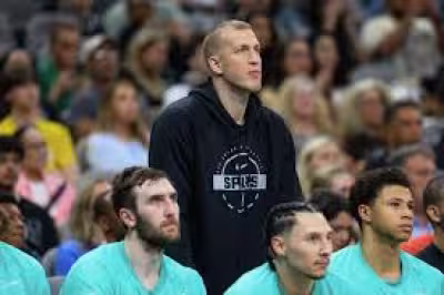 Mason Plumlee's late elbow on Jared McCain deepens Spurs-Thunder bad blood