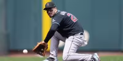 Nolan Arenado removed with groin injury; Jose Fernandez replaces him