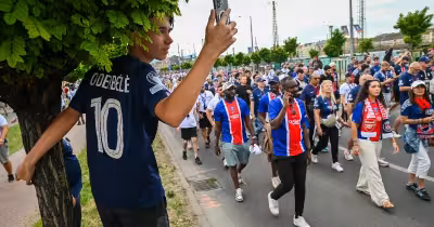 Supporters March Toward Puskas Arena as Budapest Prepares for Final