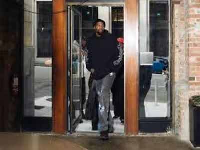 Kevin Durant photographed leaving Nobu Malibu after ducking behind a bush