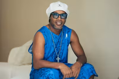 Ronaldinho unveils Tu Música debut CAMISA 10 with Sean Paul ahead of World Cup