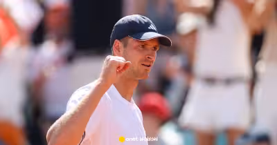 Hubert Hurkacz defeats Andrey Rublev 6-3, 6-2 in Halle; meets Altmaier Thursday