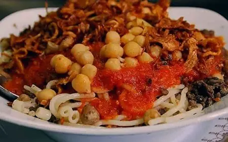 تعلّموا أسرار تحضير الكشري المصري الشهي بوصفة المطاعم مع الشيف شيماء خضير