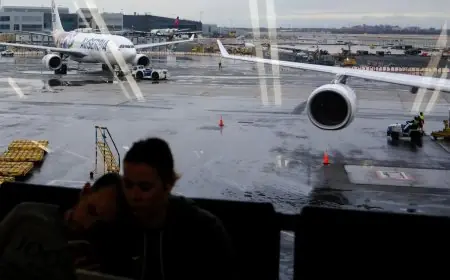 عاصفة شتوية قوية تتسبب في إلغاء آلاف الرحلات الجوية في أمريكا