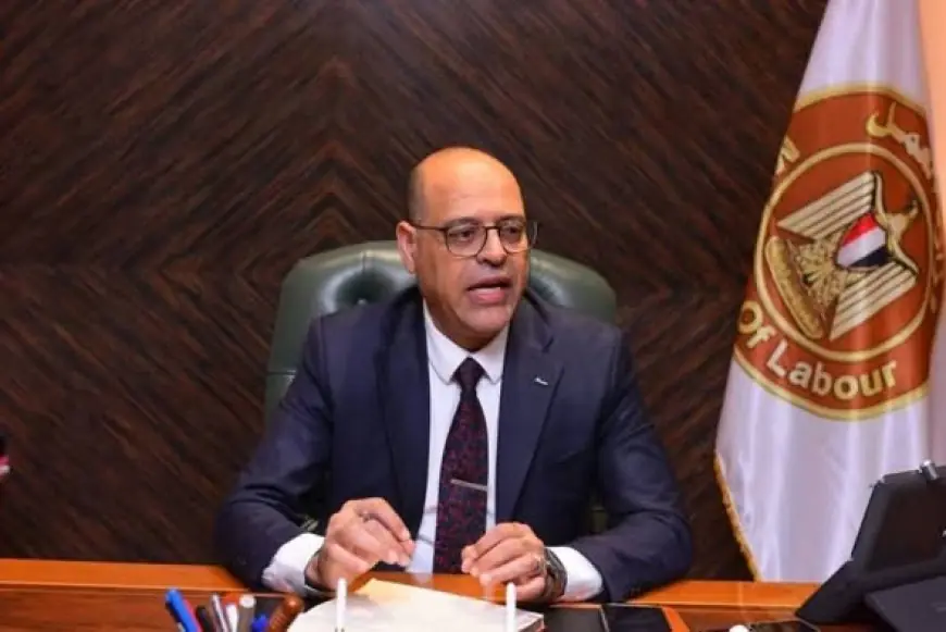 قرار جديد من وزير العمل: تحديد ساعات العمل في المنشآت الصناعية