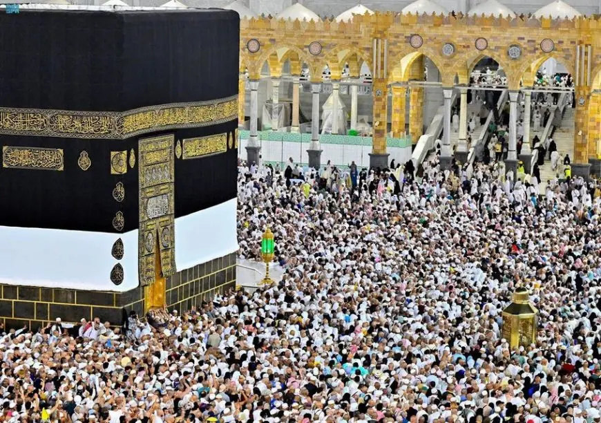 محاولة انتحار في المسجد الحرام تنتهي بإصابة رجل أمن أثناء التدخل