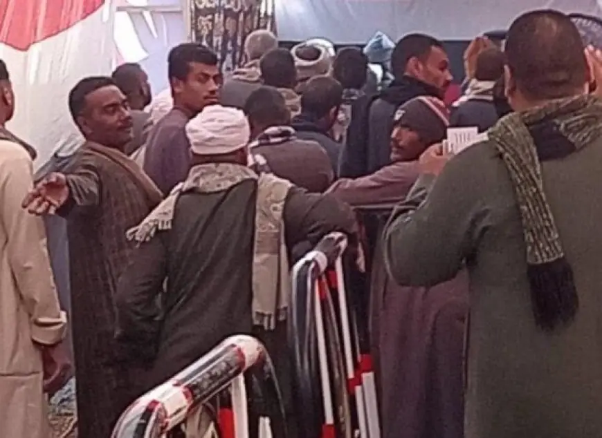 توافد كثيف للناخبين على لجان الاقتراع في نجع حمادي لانتخابات مجلس النواب