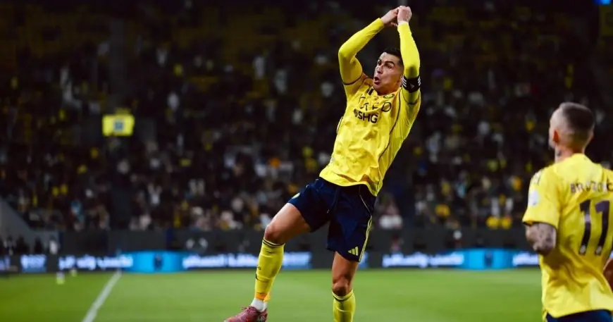 كريستيانو رونالدو يسجل هدفًا فريدًا بظهره ويعبر عن النشوة بضحكات عالية