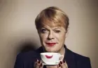 Suzy Eddie Izzard Delivers Engaging Shakespeare Insights at Chicago Shakespeare