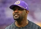 Vikings Keep Brian Flores: Continuity Wins, While Mike Pettine’s Exit Leaves a Telltale Silence