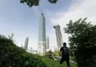 American Rock Climber Ascends Taipei 101 Unroped