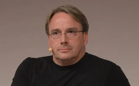 Linus Torvalds Explores Vibe Coding with a Cautious Approach