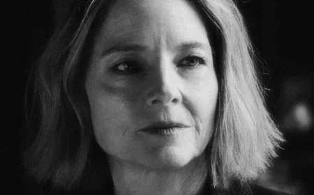 Jodie Foster Shines as American Oscar Winner in Paris