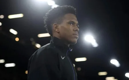 Liam Rosenior Balances Strategy with Estevao | News | Official Site