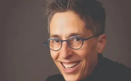 Cartoonist Alison Bechdel Discusses Hope, Humor, and Awakening Amid Dark Times