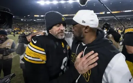 Aaron Rodgers Apologizes and Tears Up at Mike Tomlin’s Last Team Meeting
