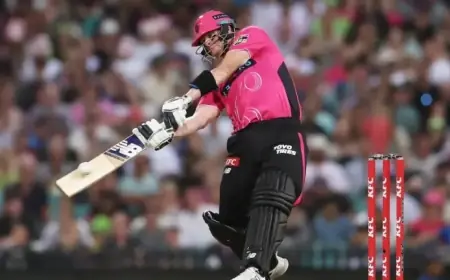 Smith’s Century Outshines Warner’s 110* as Sixers Win Sydney Derby