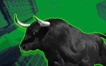 Dow Flat, S&P and Nasdaq Edge Higher as Fed Chair Race Intensifies