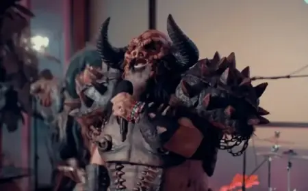 Gwar Performs Energetic “Pink Pony Club” Live