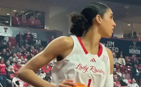 No. 17 Lady Raiders Fall Behind Kansas State, Score 30-25 at Half