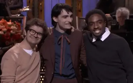 Gaten Matarazzo & Caleb McLaughlin Surprise Audience on SNL