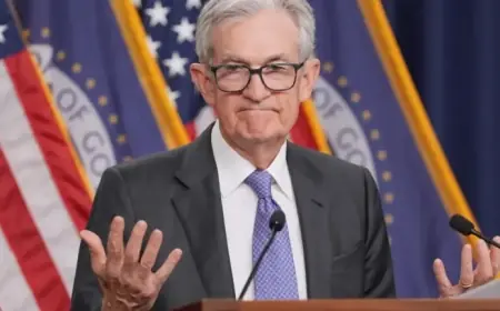 Republican Backing Strengthens Fed’s Powell Against Trump Dispute