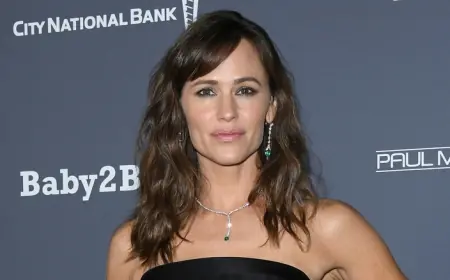 Jennifer Garner Back in the Spotlight: “Alias” Revival Talk, a February Series Return, and a Golden Globes Comeback
