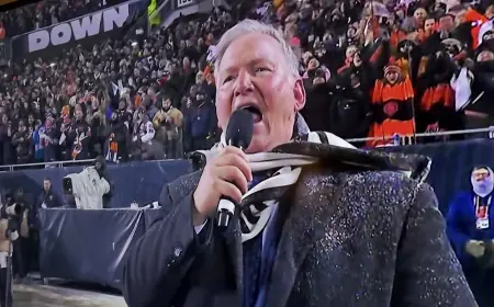 Jim Cornelison Brings Soldier Field to Its Feet as Bears Tap Chicago’s Signature Anthem Voice