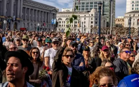 Fans Flock to San Francisco to Honor Grateful Dead Legend Bob Weir