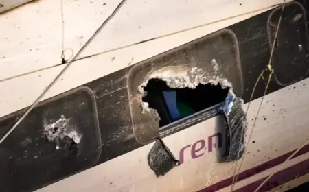 Train Derailment in Adamuz: Rescue Efforts Ongoing for Fallen Carriages