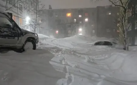 Record Snowfall Blankets Russia’s Far East, Sparking Joy and Challenges