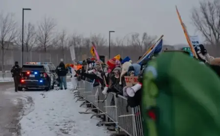 Minnesota Church Protest Intensifies Tensions Over ICE Methods