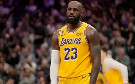 LeBron James Misses Starting Spot in NBA All-Star Game