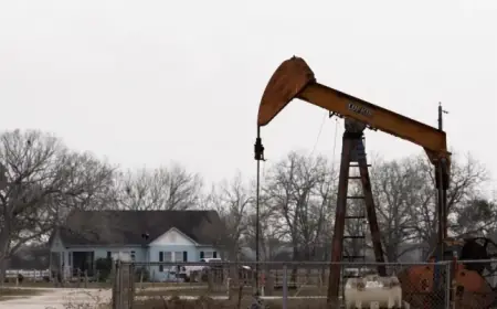 Oil Stabilizes with Iran Supply Concerns Easing; Greenland Gains Attention