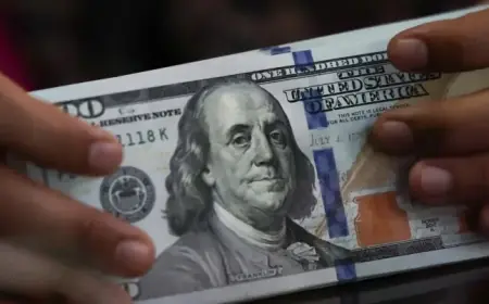 Geopolitical Tensions Widen Dollar Losses, Fuel ‘Sell America’ Trend