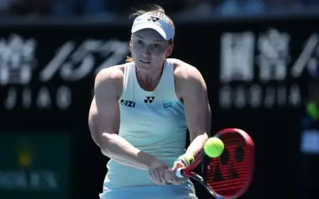 Rybakina Advances to Second Round of Australian Open