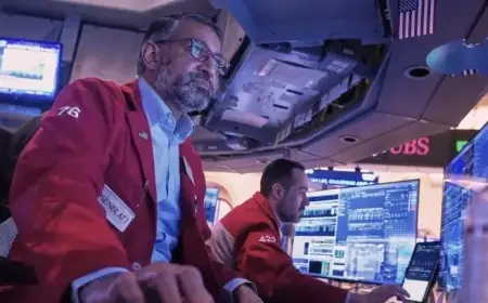 Global Stocks Plunge Amid US-Europe Tensions on Greenland and Tariffs