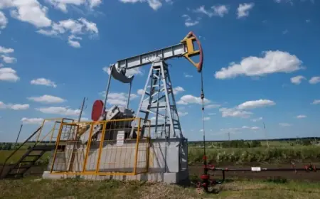 Oil Prices Stabilize Amid US Tariff Concerns Over Greenland