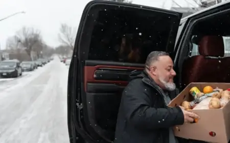Minnesota Volunteers Deliver Groceries to Support Homebound Immigrants
