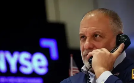 Wall Street Plummets to Three-Week Low Amid Greenland Dispute-Induced Sell-Off