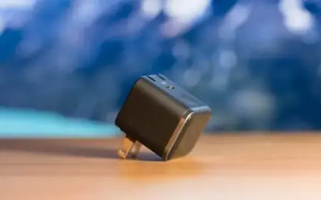 Anker’s Compact 45W Charger Debuts with Built-In Display