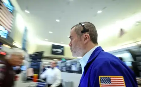 US Bank Stocks Plunge as Credit Card Rate Cap Deadline Looms