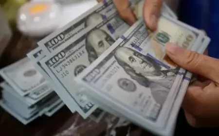 Japan Selloff and Greenland Concerns Rattle Global Bond Markets