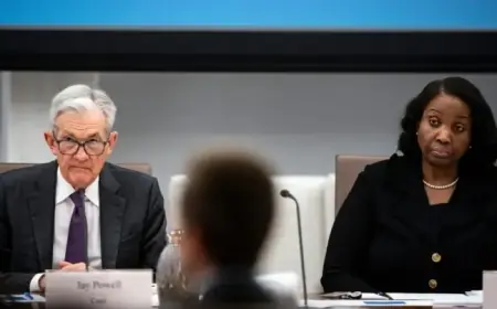 Supreme Court Reviews Trump’s Appeal to Remove Lisa Cook from Fed Board