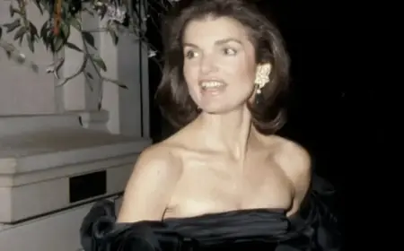 Valentino Garavani’s Iconic Fashion Designs Through the Years